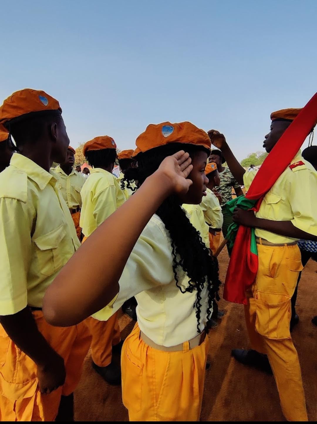 Préparation avant le défilé au Ghana