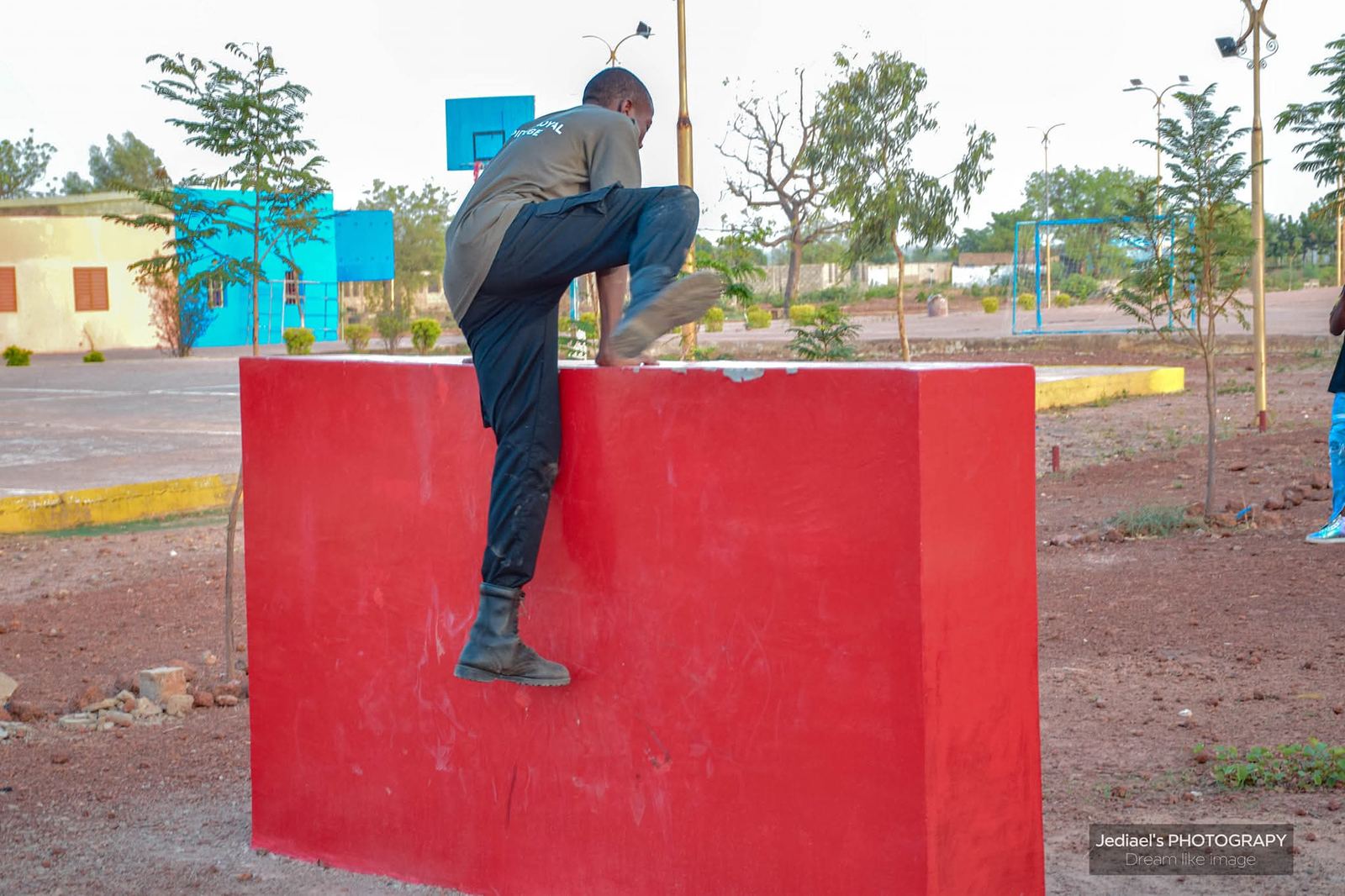Parcours du combattant Jagama Kello, mur d'obstacle